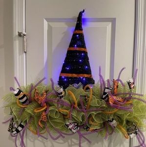 Halloween Witch Hat with Lights Wreathe